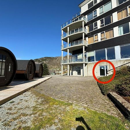 Sleeping Barrel Lodge Smaken Av Ryfylke Event As, Drives Ikke Som Hotell Hjelmeland Exterior foto
