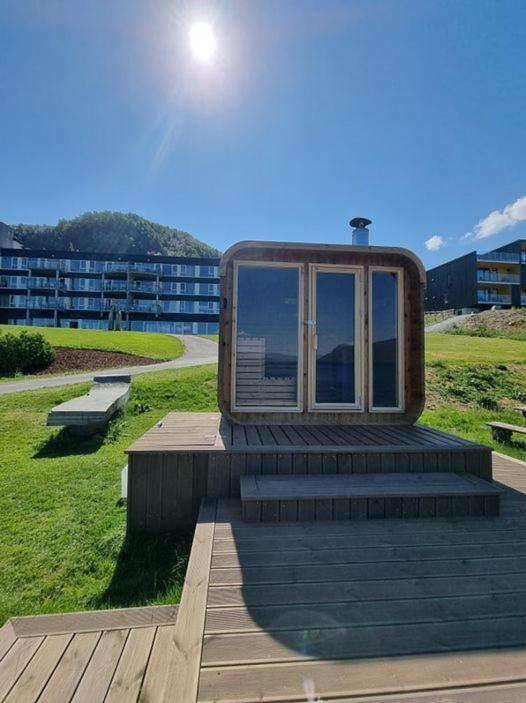 Sleeping Barrel Lodge Smaken Av Ryfylke Event As, Drives Ikke Som Hotell Hjelmeland Exterior foto